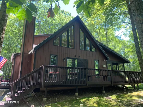 210 Canterbrook Dr, Lords Valley, PA 18428