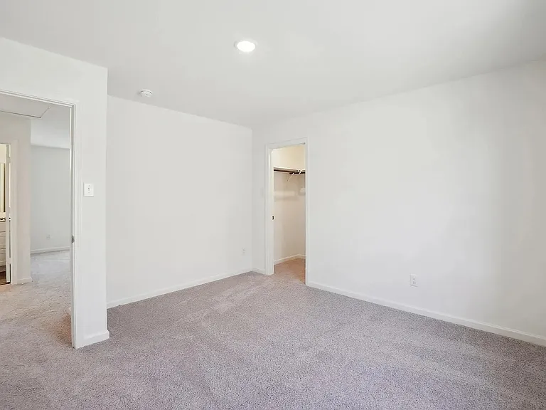 2200 Meadow Park Dr — Photo 12