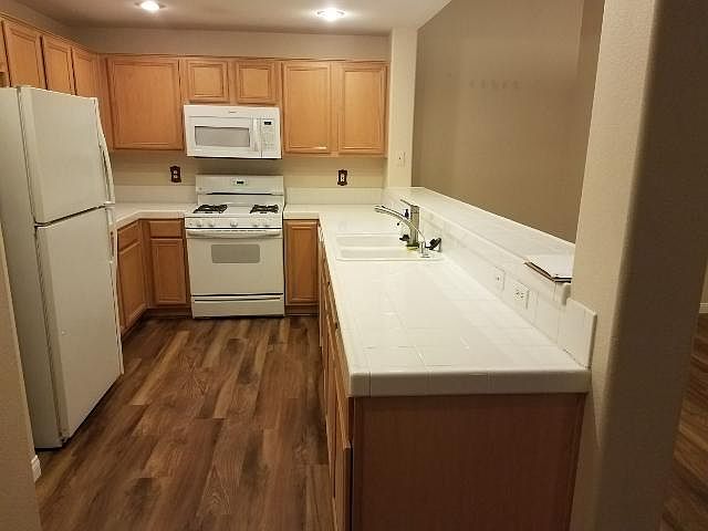 2nd image of 2325 Windmill Pkwy APT 1011