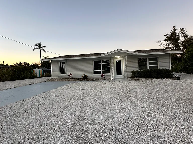 1160 Andrews St — Photo 15