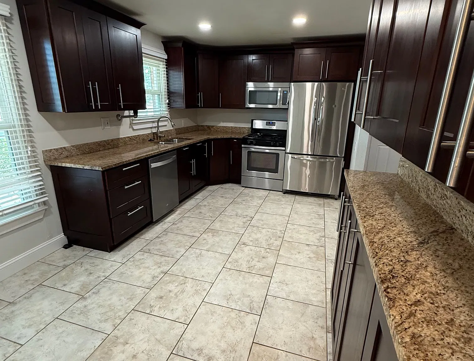 3 bed, 2.5 bath, 1661 sqft, $2,200 — Photo 2
