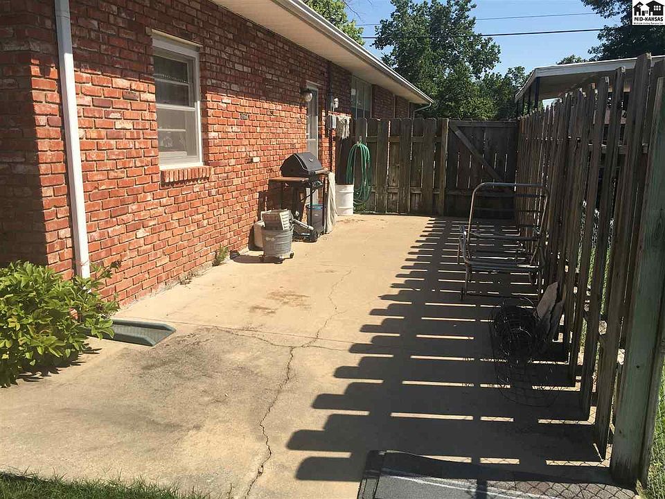 2nd image of 1701 N Tyler St