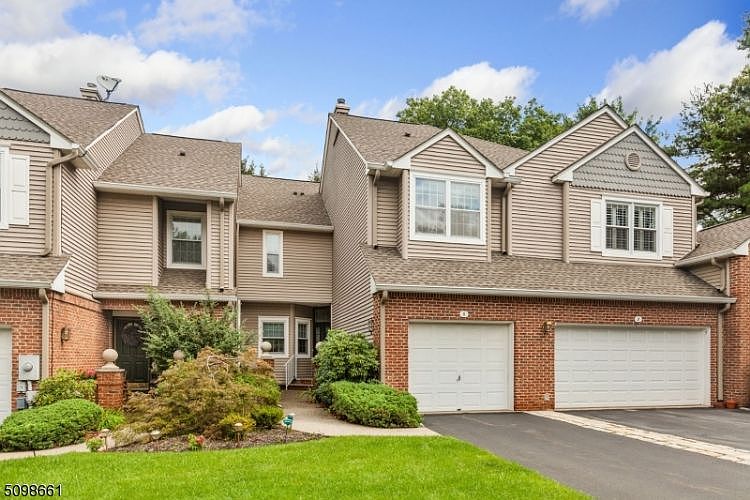 1st image of 6 Mulford Ct