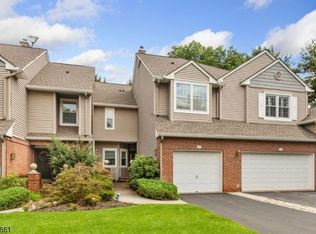 6 Mulford Ct, Roseland, NJ 07068