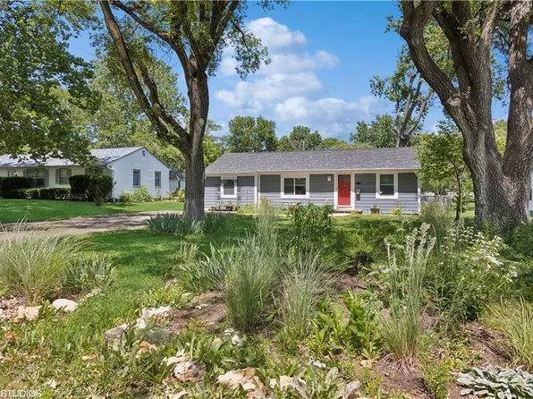 1002 Duck Rd, Grandview, MO 64030