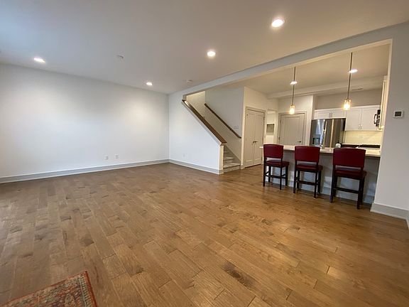 5th image of 522 SW 12th St