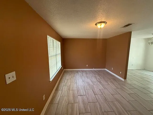 3 bed, 1.5 bath, 1116 sqft, $1,100 — Photo 2