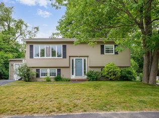 35 Primrose Ln, Portland, ME 04103