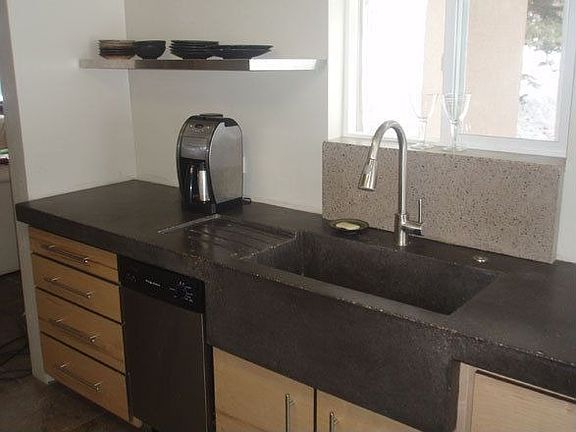 Integral kitchen farm sink 