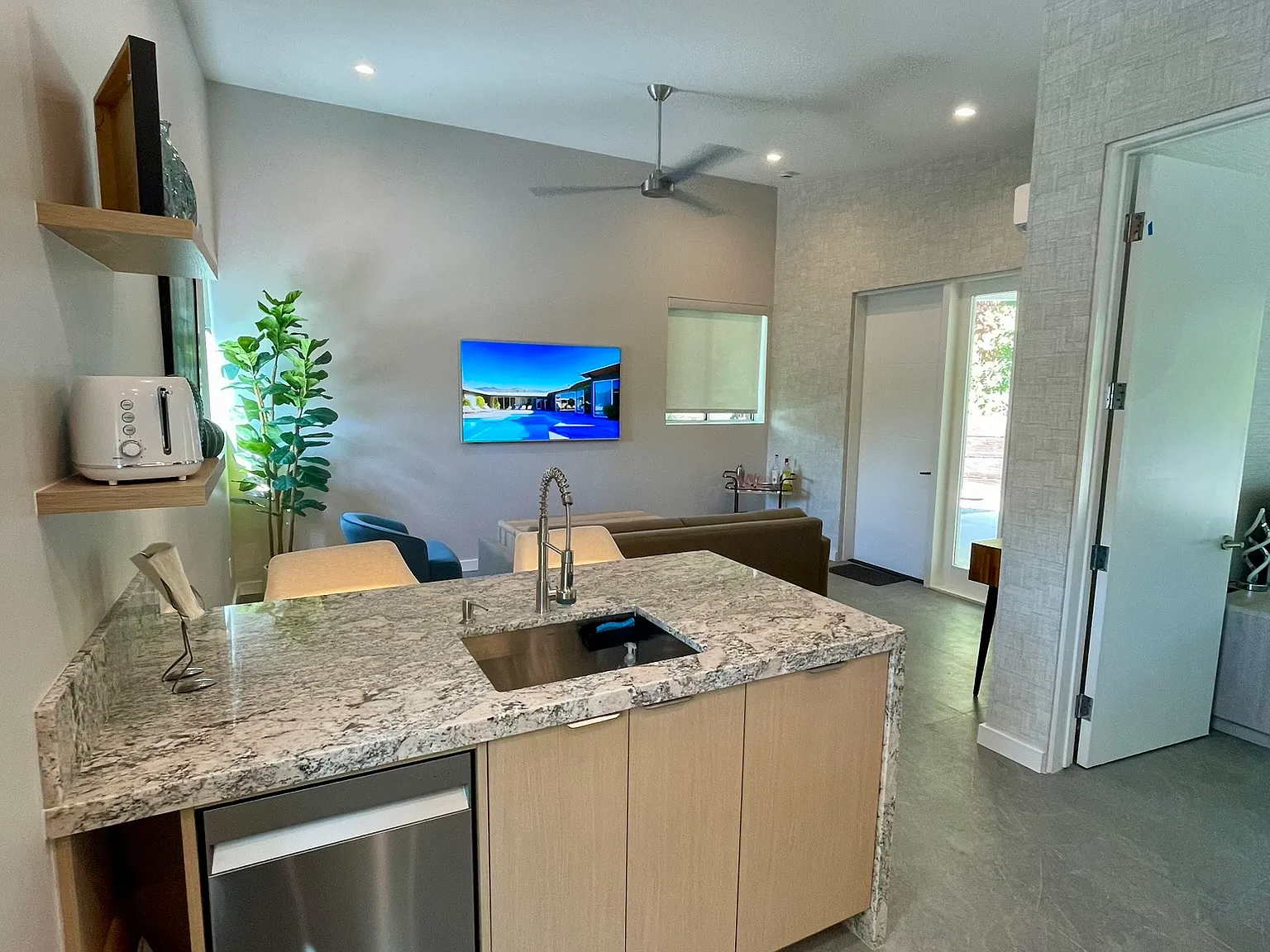 1025 E Granvia Valmonte — Photo 3