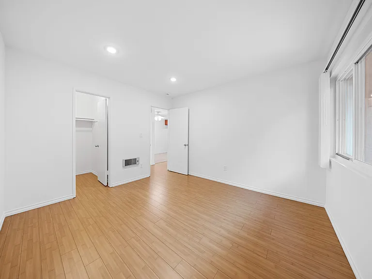 Los Patos Apartments — Photo 26