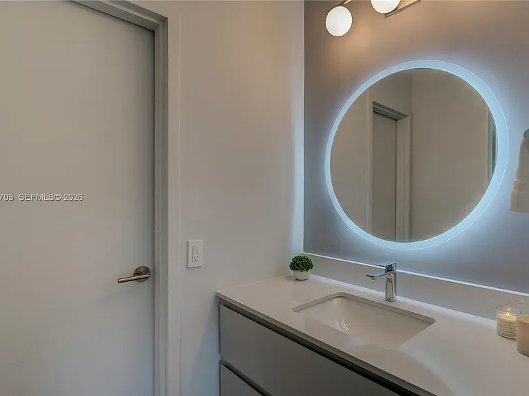 2000 NE 135th St #908 — Photo 16