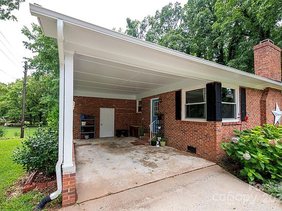 3rd image of 2793 Dogwood Cir