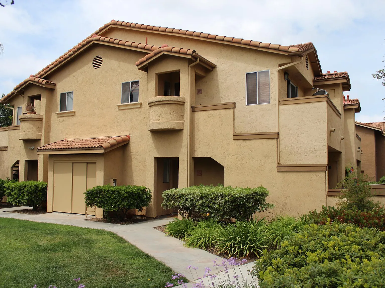 1 bed, 651 sqft, $2,299 — Photo 2