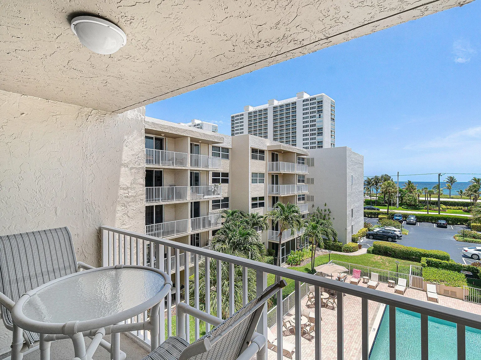 2 bed, 2.0 bath, 999 sqft, $3,300 — Photo 3