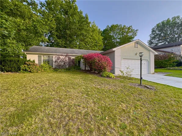 699 Regal Dr, Youngstown, OH 44515