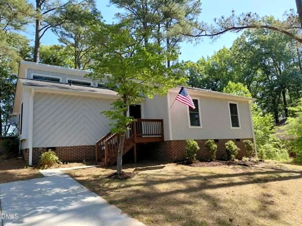 1204 Cedarhurst Dr, Sanford, NC 27332