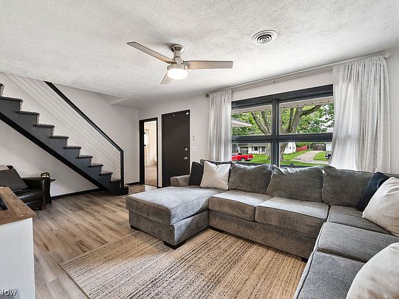 4th image of 3917 Arnold Ave NW