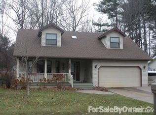 1607 Kimber Ave, Marquette, MI 49855