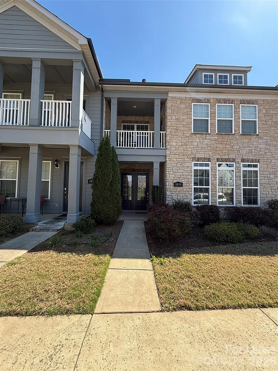Building Photo - 5835 Ardrey Kell Rd