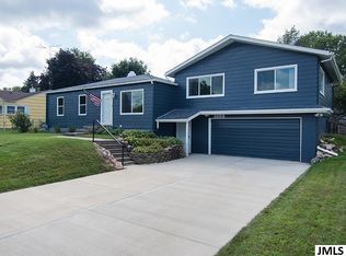 1055 Cranbrook Rd, Jackson, MI 49201