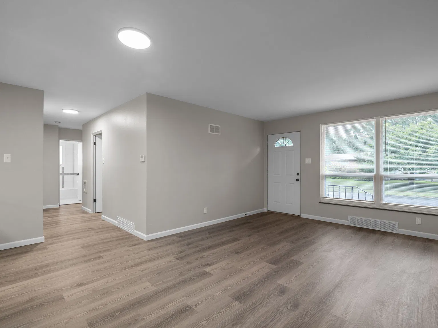 3 bed, 1120 sqft, $1,725 — Photo 3