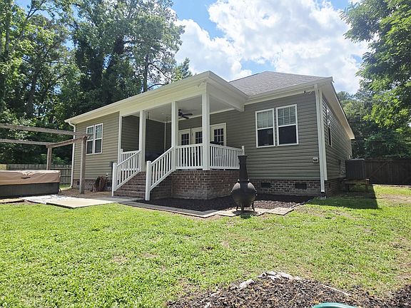 5th image of 411 NW Backwoods Road