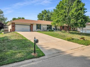 7150 SW Fountaindale Rd, Topeka, KS 66614