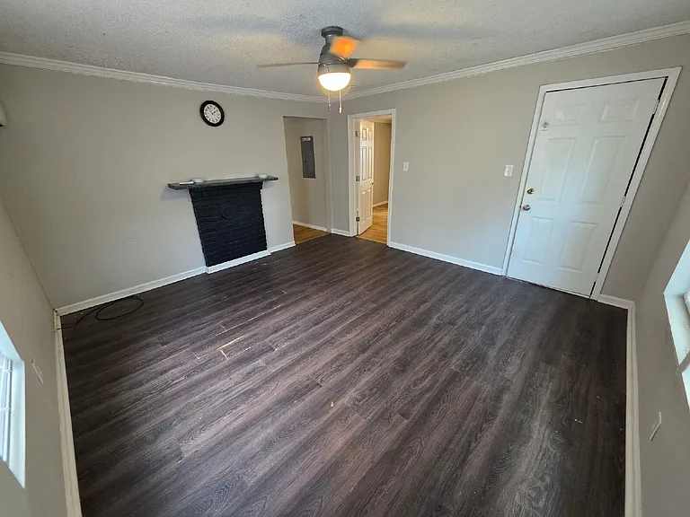 517 Thomas St — Photo 2