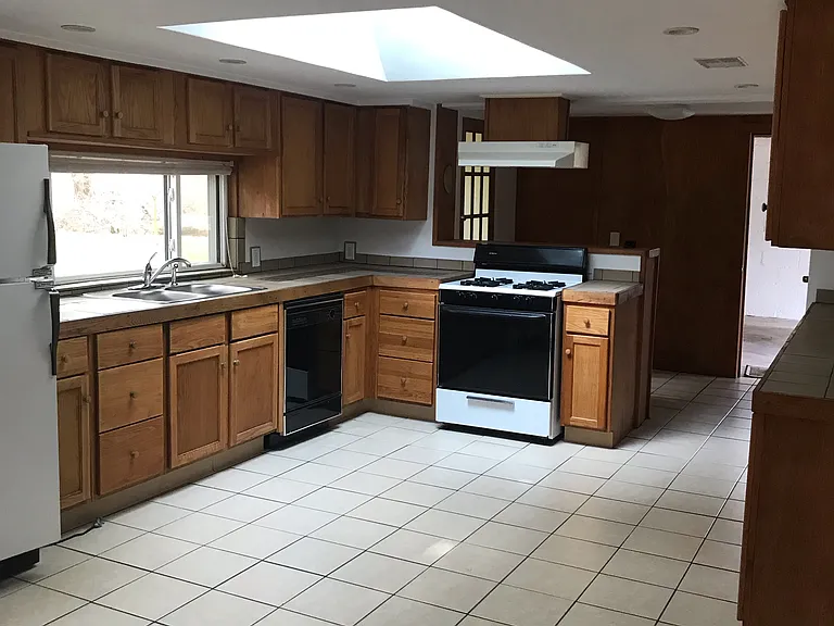 223 W Washington St — Photo 2