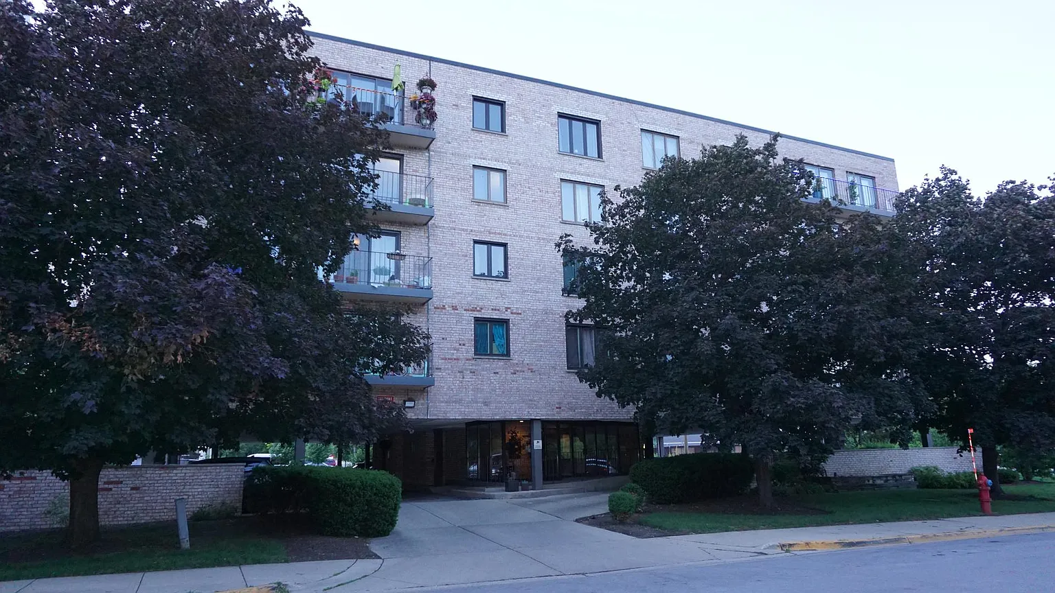 1660 E Thacker St APT 2C photo 1