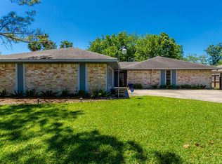 1904 Crooked Creek Ln, Pearland, TX 77581