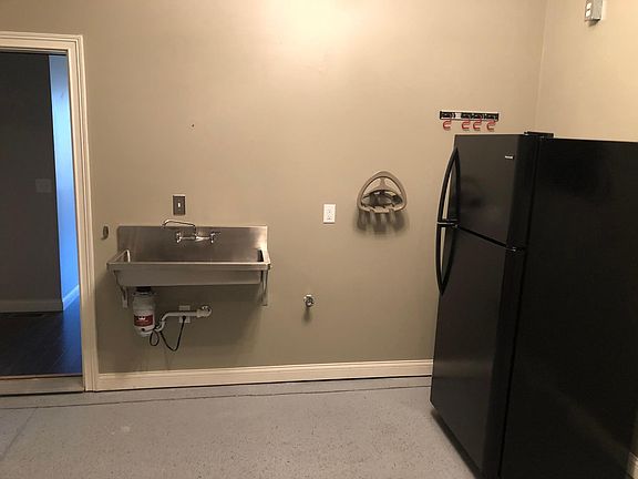 4th image of 114 S Niles Ave