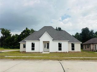 147 River Place Dr, Hahnville, LA 70057