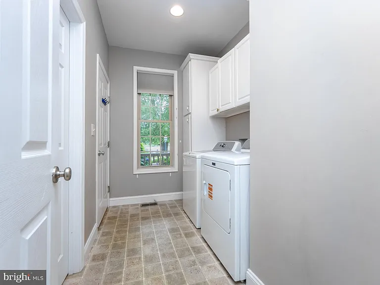 1458 Highfield Ct — Photo 41