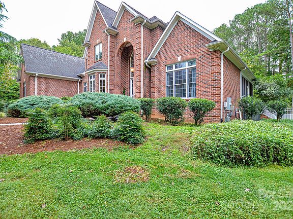 2nd image of 209 Coventry Ln