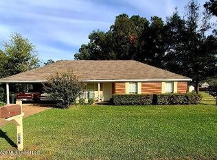 106 Travis Dr, Crystal Springs, MS 39059