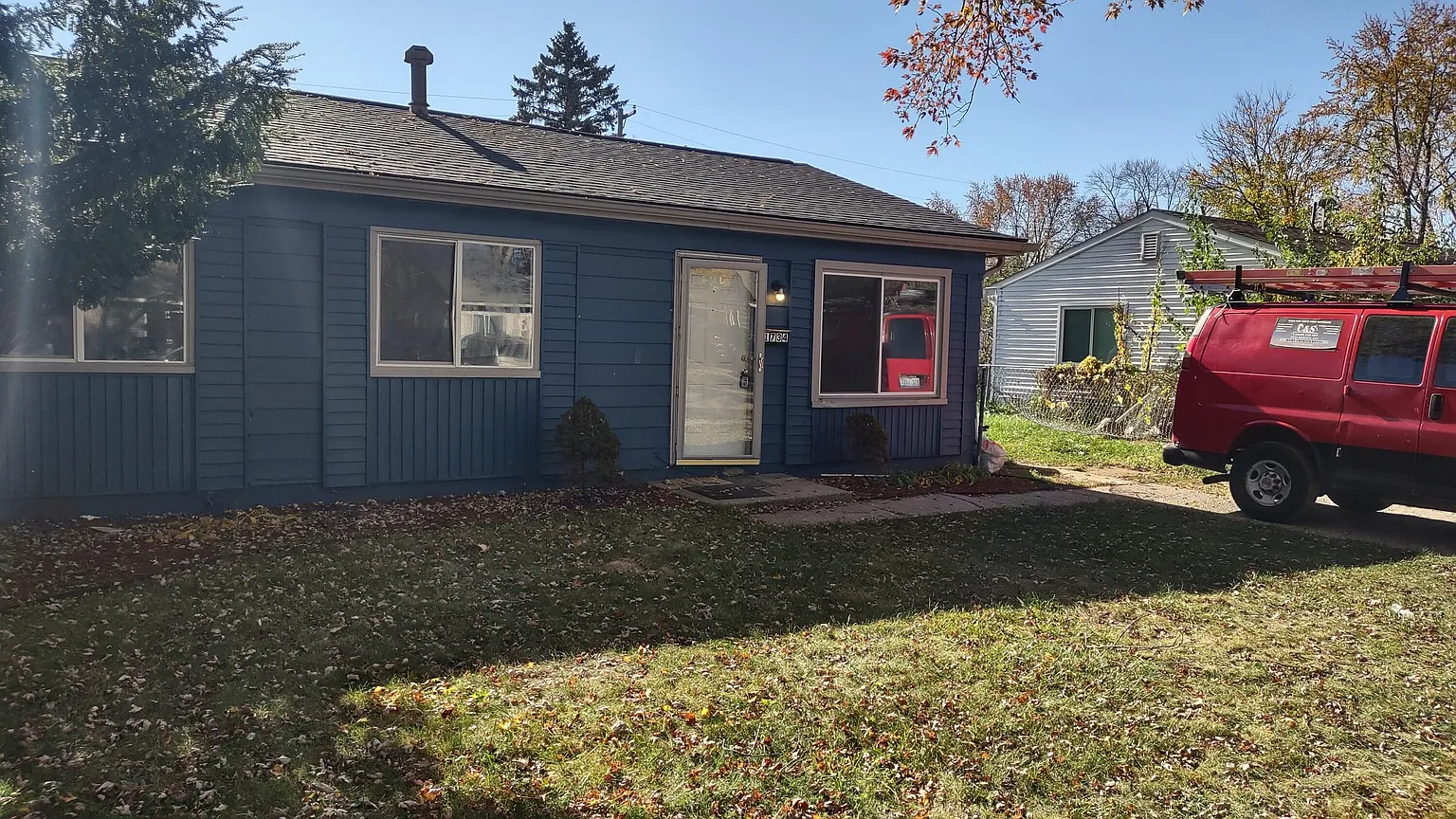 1734 Knowles St photo 1