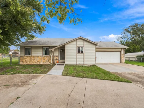114 W Berlin Dr, Rose Hill, KS 67133