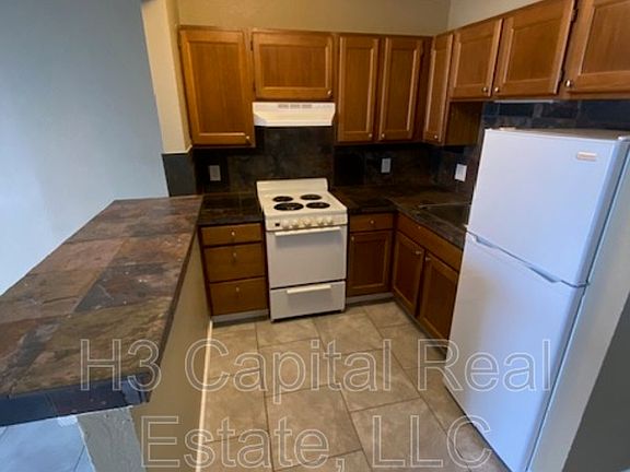 4th image of 74 Village Ct