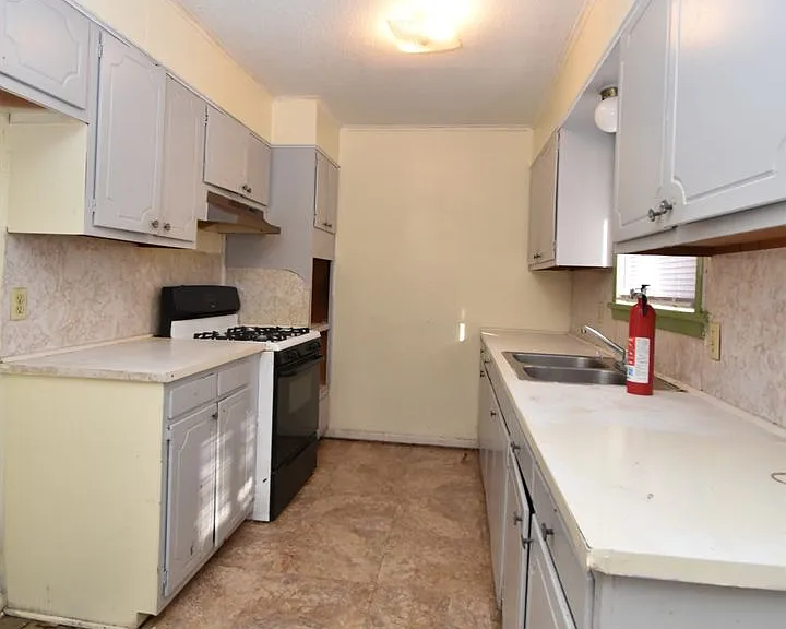 314 W College Ave — Photo 7