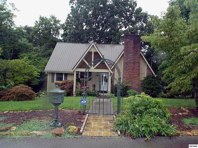 2nd image of 405 Hamilton Ln
