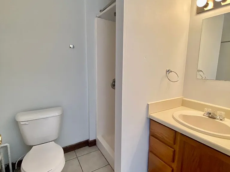 603 W Cross St — Photo 9