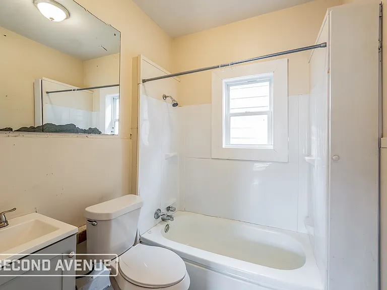 3201 Avenue E — Photo 18