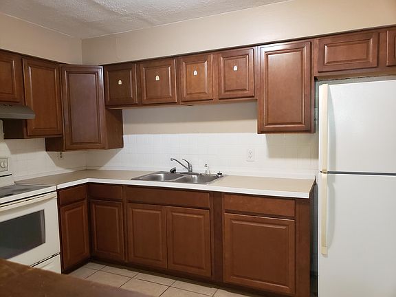 4th image of 409 Patrick Ave