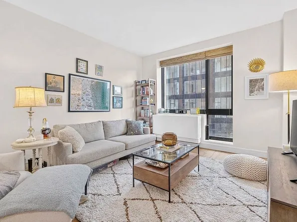 25-21 43rd Ave #302, Long Island City, NY 11101
