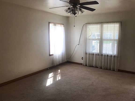 3rd image of 315 W 6th St