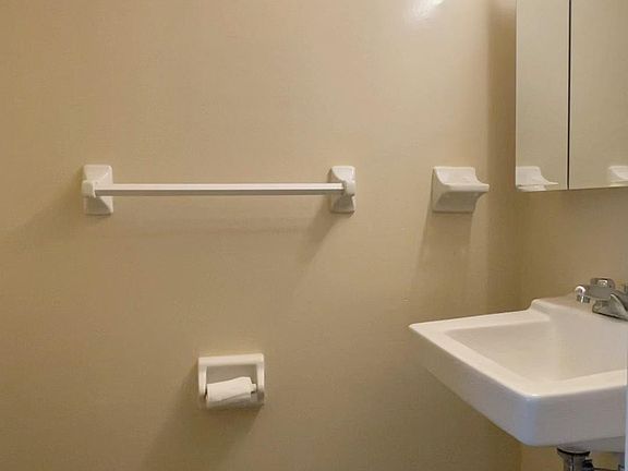 5th image of 5640 Caxton Ct
