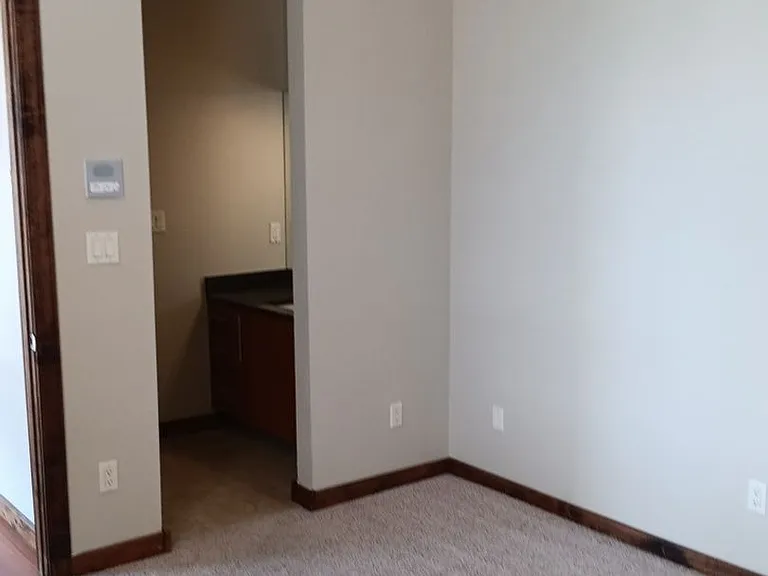 915 Edith Blvd NE — Photo 18