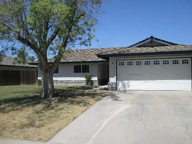 2400 9th St photo 1